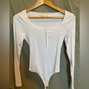 ABERCROMBIE AND FITCH WHITE BODYSUIT